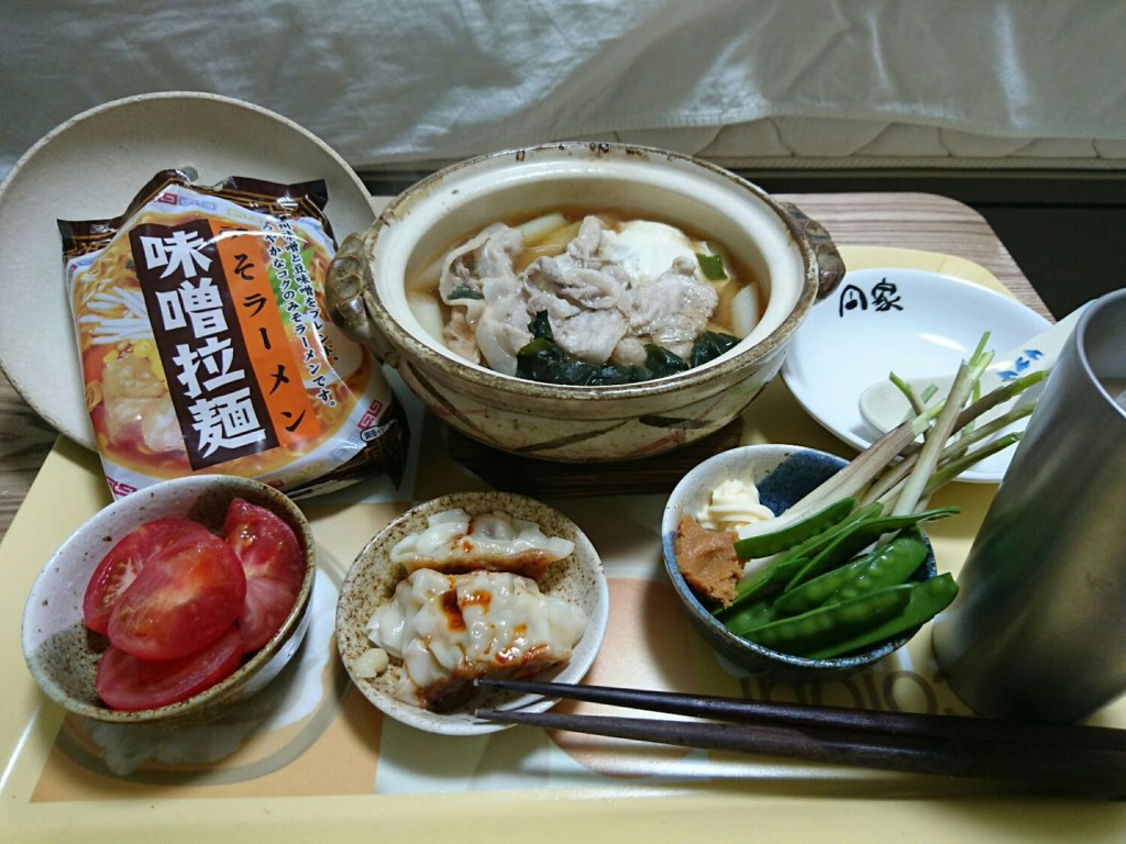 インスタントラーメンで鍋を作る スープがうまくてシメのラーメンまで食べられるぞ たべ呑あそ