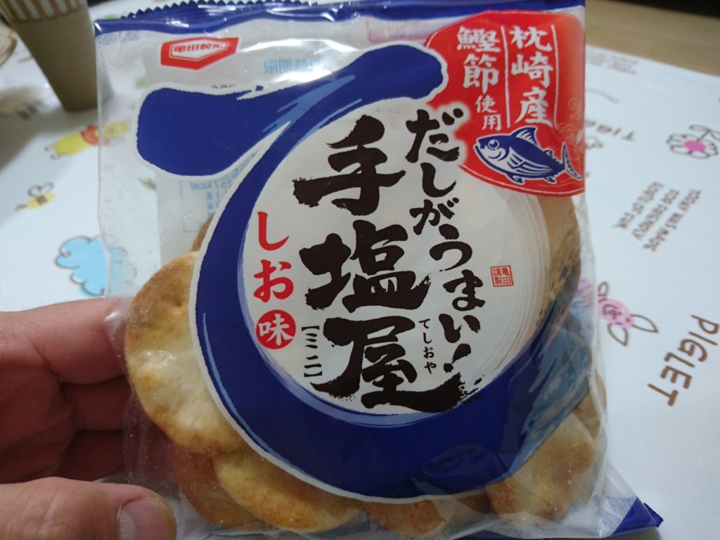 手塩屋 しお味【ぷくっと膨らんだお煎餅】だしがうまい！ | たべ呑あそ