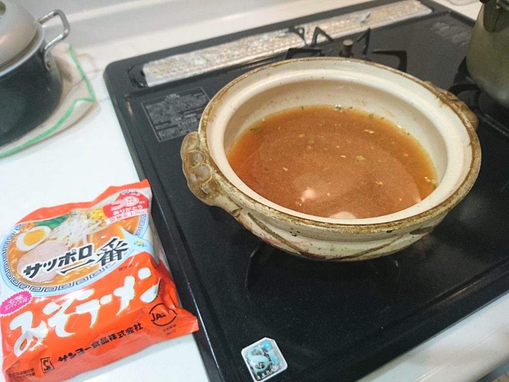 インスタントラーメンで鍋を作る スープがうまくてシメのラーメンまで食べられるぞ たべ呑あそ